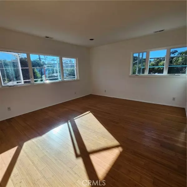 Manhattan Beach, CA 90266,826 N Dianthus Street