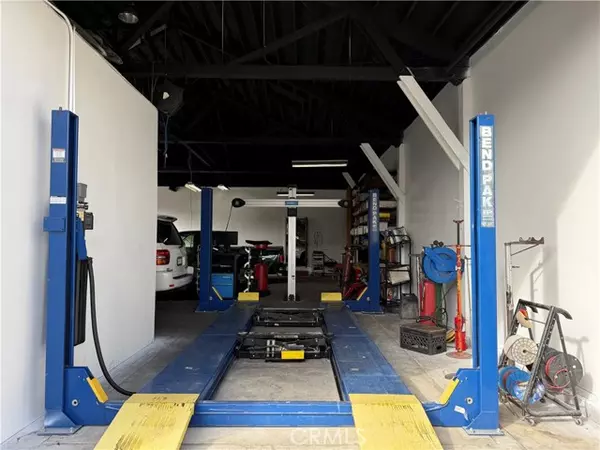 Lomita, CA 90717,25807 Walnut Street