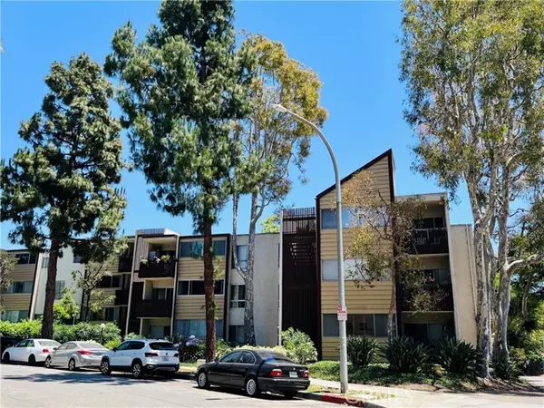 6050 Canterbury Drive #F206, Culver City, CA 90230