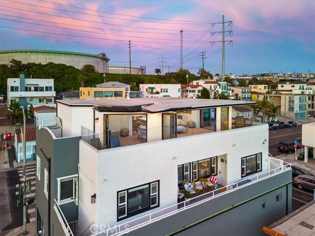 Manhattan Beach, CA 90266,3921 Highland Avenue
