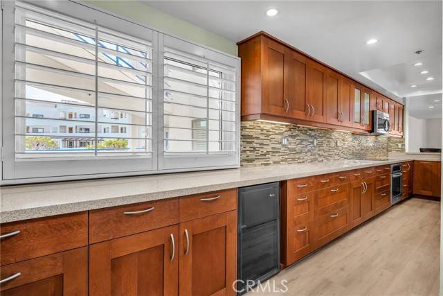Redondo Beach, CA 90277,520 The Village #212