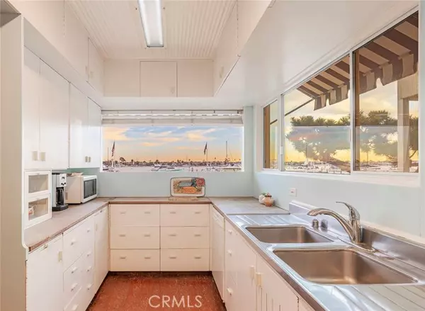 Newport Beach, CA 92662,1402 S Bay Front