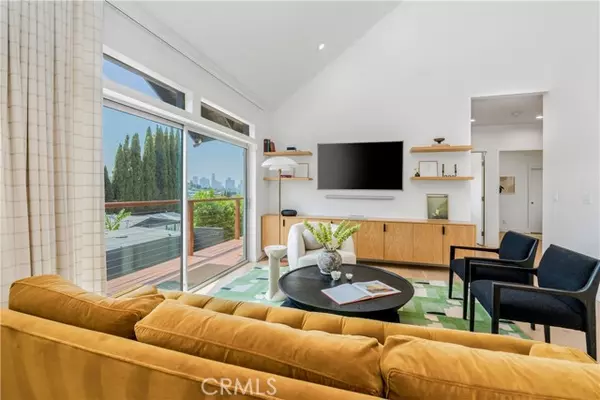 Los Angeles, CA 90039,2240 Ewing Street