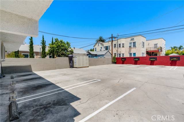 Los Angeles, CA 90029,4071 Melrose Avenue