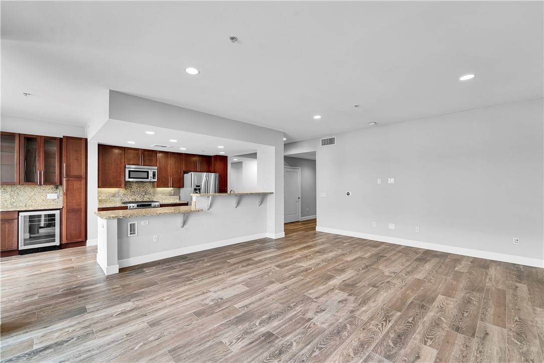 Long Beach, CA 90802,300 E 4th Street #204