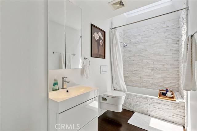 Redondo Beach, CA 90278,2704 Voorhees Avenue #4