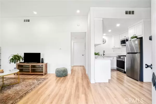Newhall (santa Clarita), CA 91321,19118 Avenue Of The Oaks #B