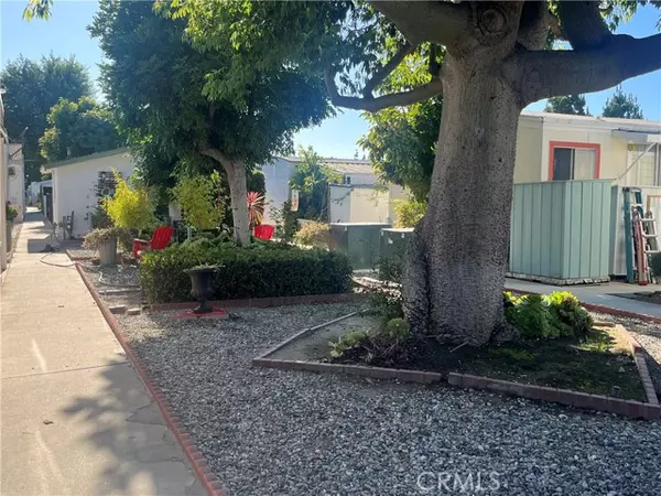 Paramount, CA 90723,8600 Contreras Street #27