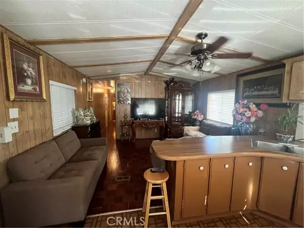 Paramount, CA 90723,8600 Contreras Street #27