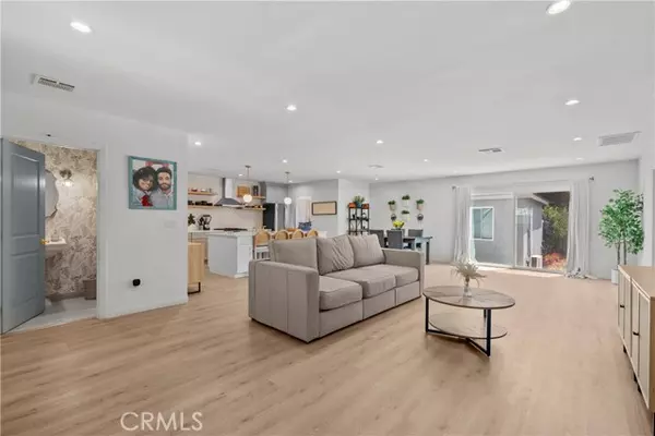 Panorama City (los Angeles), CA 91402,8054 Cedros Avenue