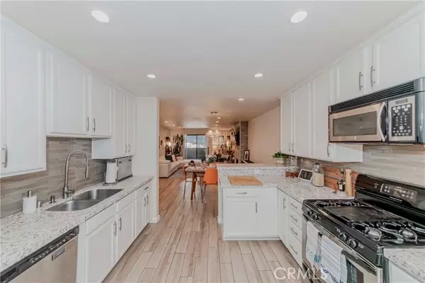 Los Angeles, CA 90068,1940 N Highland Avenue #66