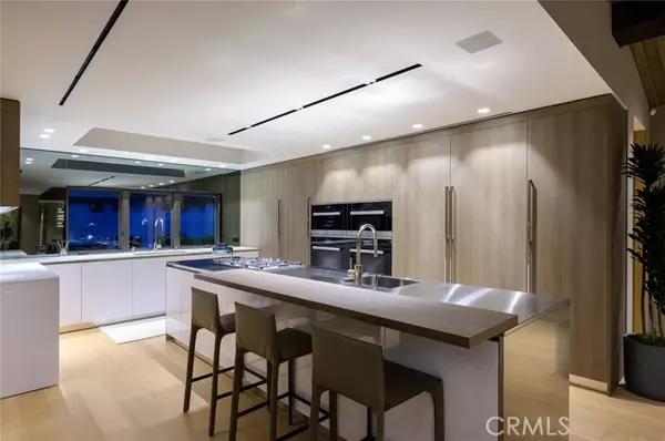 Los Angeles, CA 90069,8808 Thrasher Avenue