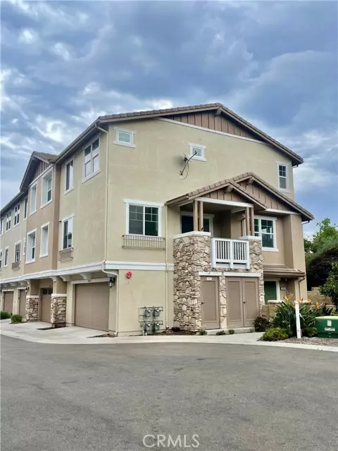 3042 Cole Grade Dr, Santee, CA 92701