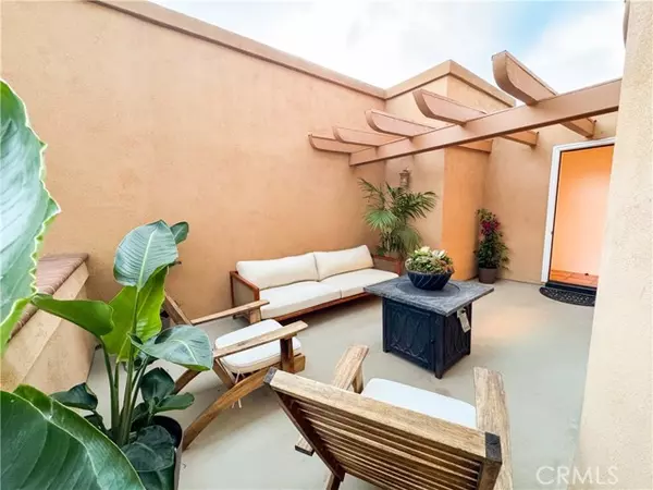 Redondo Beach, CA 90277,214 N Irena #B