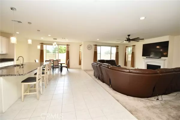 Fontana, CA 92336,5367 Heitz Way