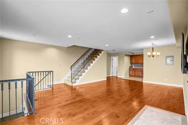 Harbor City (los Angeles), CA 90710,26404 Vermont #19