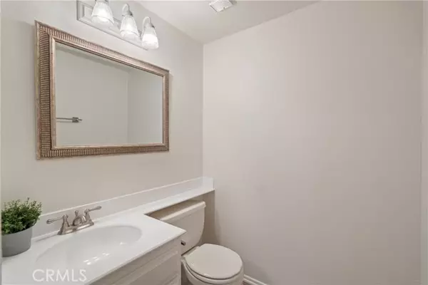 North Hills (los Angeles), CA 91343,15735 Nordhoff #17