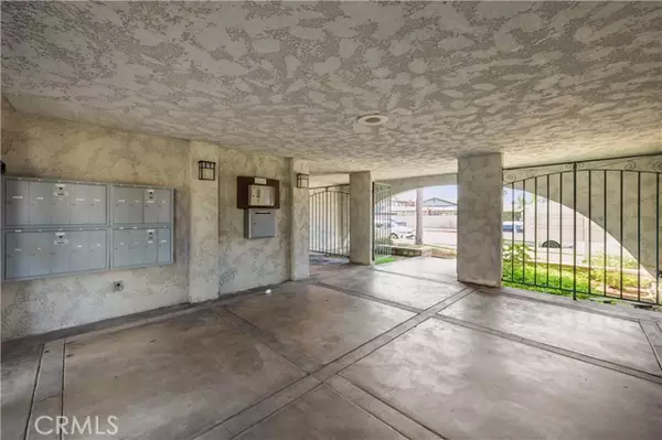 Torrance, CA 90503,3649 Emerald Street #202