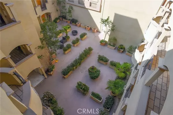 Los Angeles, CA 90049,11911 Mayfield Avenue #PH7