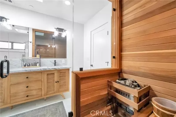 Manhattan Beach, CA 90266,966 Rosecrans Avenue