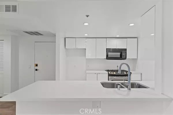 West Hollywood, CA 90069,939 Palm Avenue #401