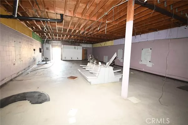 Compton, CA 90220,543 W Compton