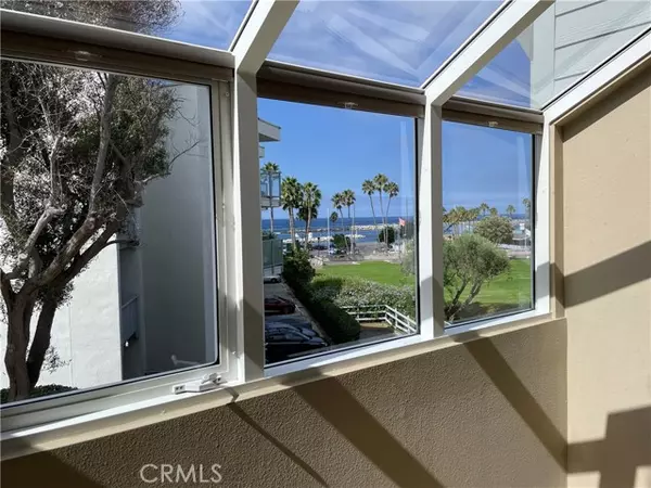 Redondo Beach, CA 90277,250 The Village #113