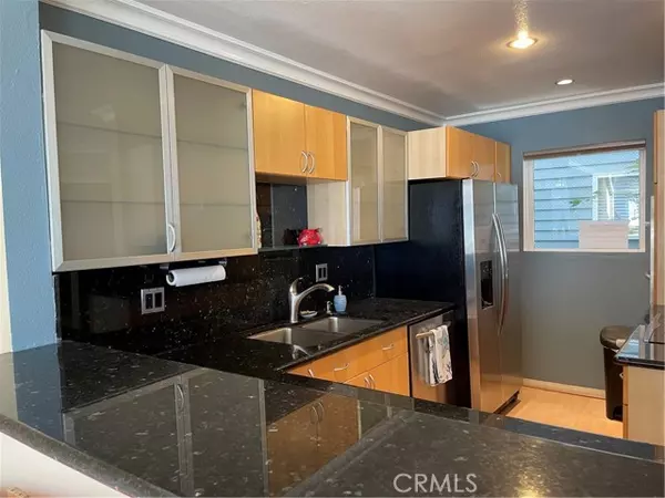 Redondo Beach, CA 90277,250 The Village #113