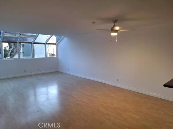 Redondo Beach, CA 90277,250 The Village #113