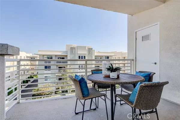 Hawthorne, CA 90250,13029 Central Avenue #401