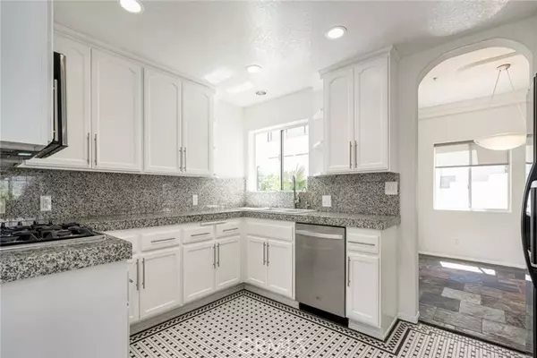 Redondo Beach, CA 90278,2213 Marshallfield Lane #B