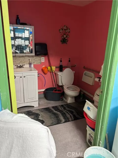 Los Angeles, CA 90029,5465 Santa Monica