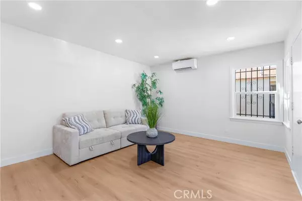 Compton, CA 90220,870 E 148th