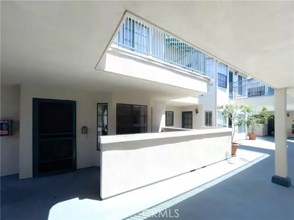 Long Beach, CA 90804,1130 Newport Avenue #105