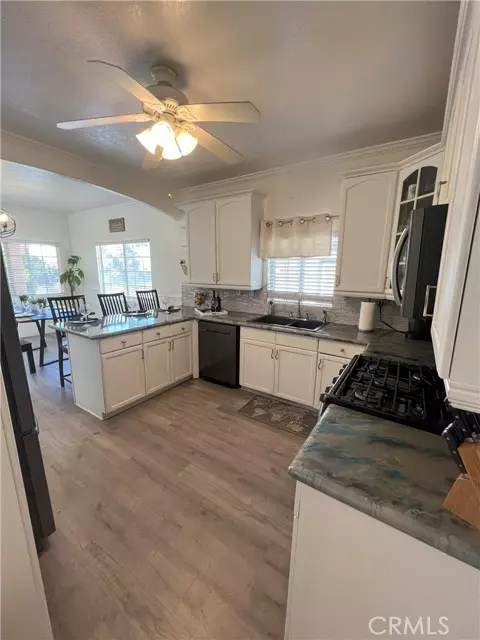 San Pedro (los Angeles), CA 90731,657 W 1st Street