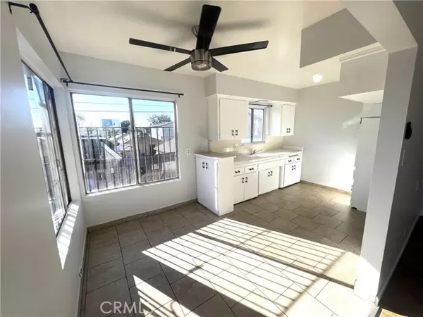 Los Angeles, CA 90044,620 W 82nd #9