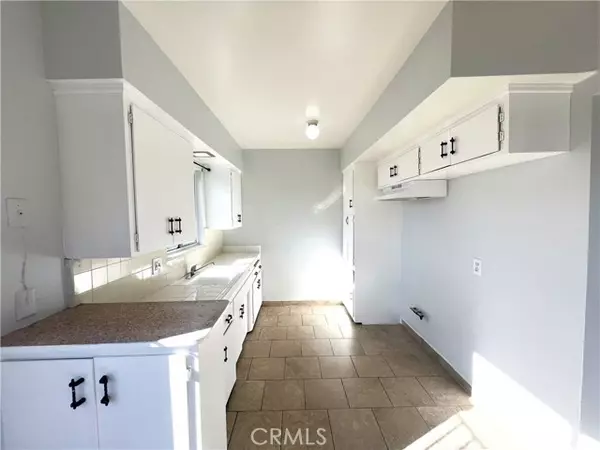 Los Angeles, CA 90044,620 W 82nd #9