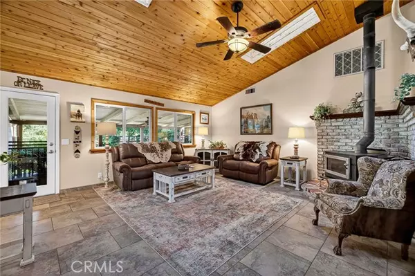 Chico, CA 95973,24 Roseanna Court