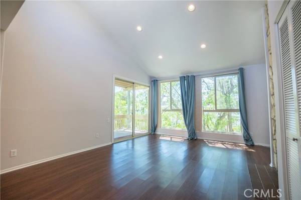 17711 Margate Street #302, Encino (los Angeles), CA 91316