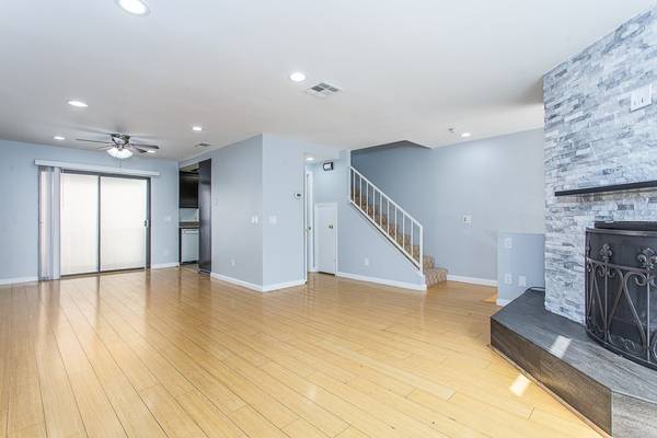 8419 Orion Avenue #10, North Hills (los Angeles), CA 91343