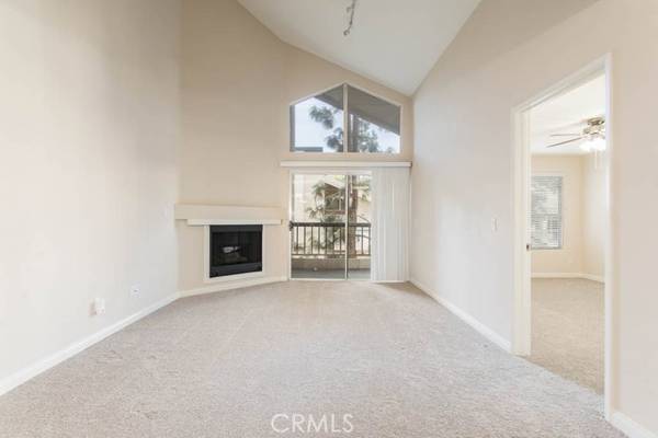 21450 Burbank Boulevard #303, Woodland Hills (los Angeles), CA 91367