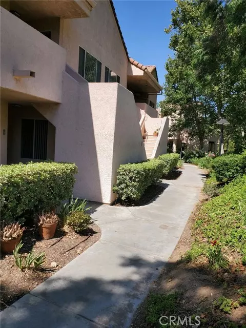 24438 Leonard Tree Lane #102, Newhall (santa Clarita), CA 91321