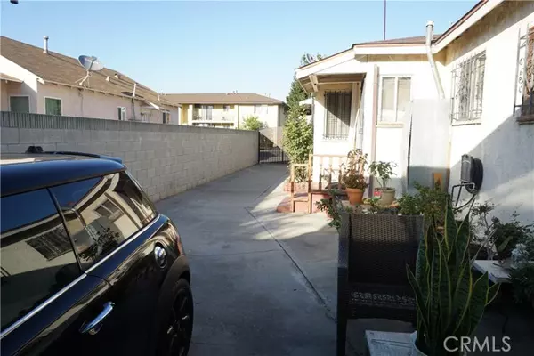 Downey, CA 90241,8354 La Villa Street