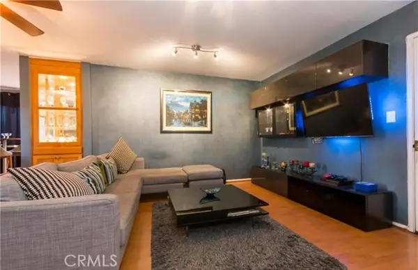 8710 Independence Avenue #101, Canoga Park (los Angeles), CA 91304