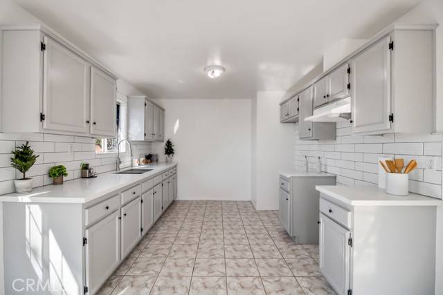 201 W 67th Street, Los Angeles, CA 90003