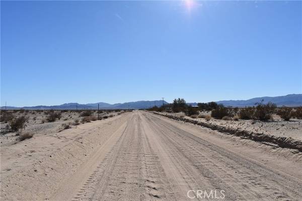 1 Shadow Mountain Rd & Finery, Twentynine Palms, CA 92277