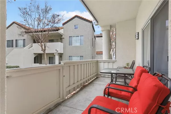 24421 Flaxwood Lane #102, Newhall (santa Clarita), CA 91321