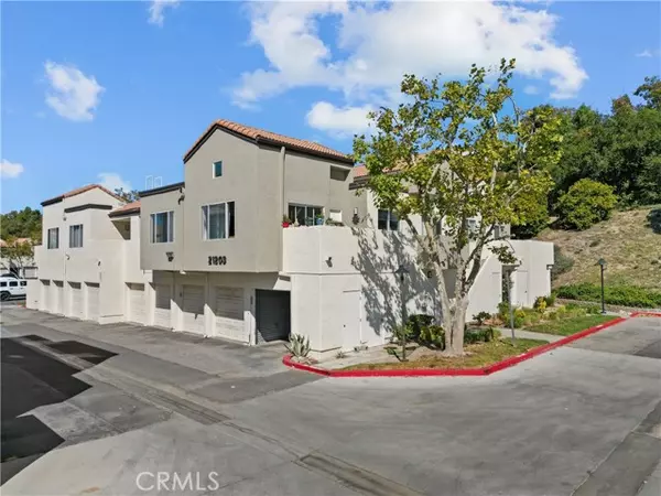 Newhall (santa Clarita), CA 91321,21203 Trumpet Drive #103