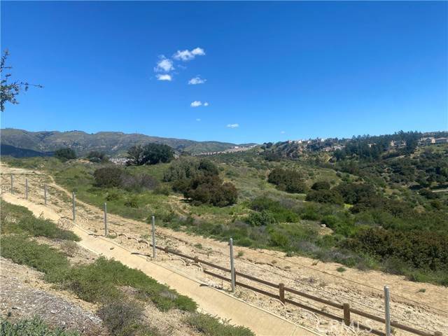 2 Coya Trail, Chatsworth (los Angeles), CA 91311