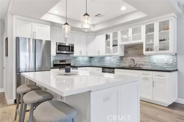 15237 Weddington Street #4, Sherman Oaks, CA 91411